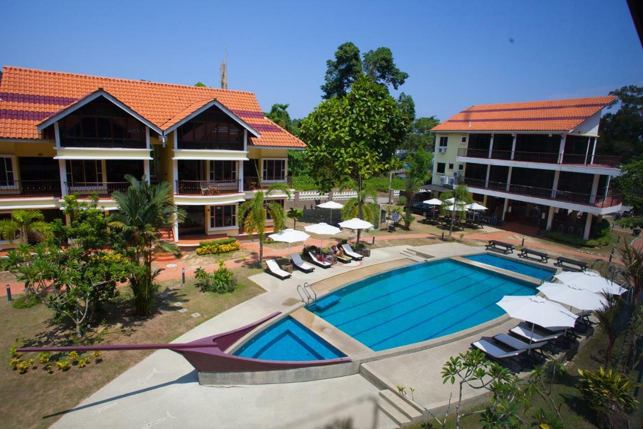 Anjungan Beach Resort Кампунг-Телук-Нипах Экстерьер фото